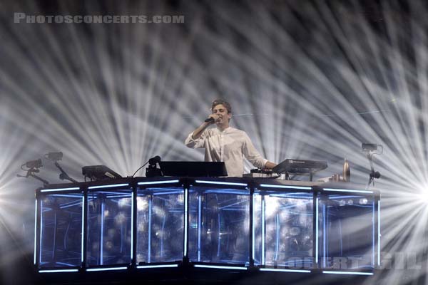 FLUME - 2017-08-25 - SAINT CLOUD - Domaine National - Grande Scene - 